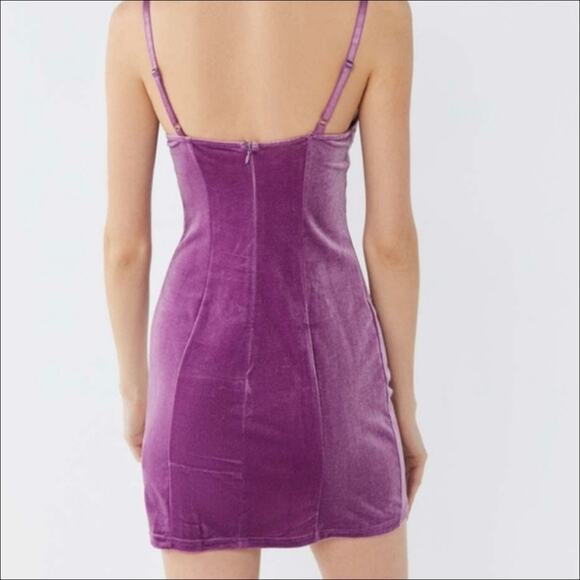 Urban Outfitters Dark Mauve Pink Velvet Sleeveless Mini Dress Size Small - Picture 3 of 9